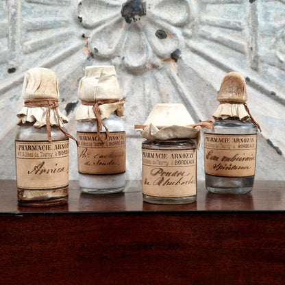 Coffret d'apothicaire ancien - Flacons de Remèdes XIXe