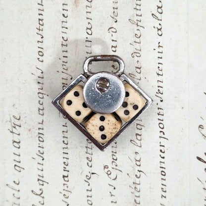 « Mini jeu de dés 421 en pendentif métal et os »