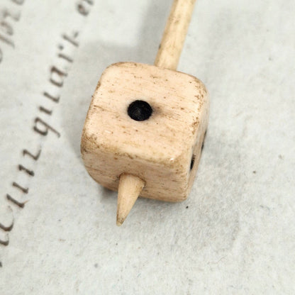 Ancien dé à toupie ou toton en Os - XIXe