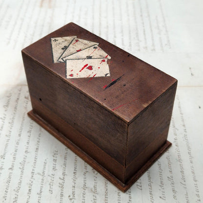 Boîte à jeux de cartes en bois peint « Cartes à jouer »