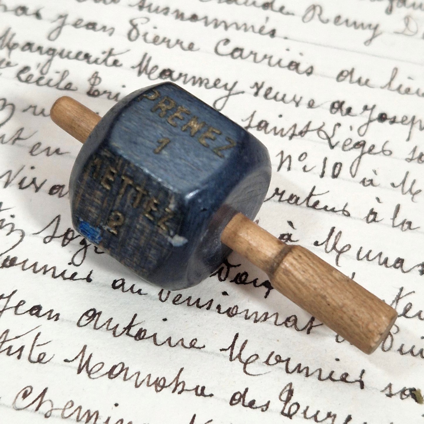 Ancienne « Toupie de comptoir » en bois