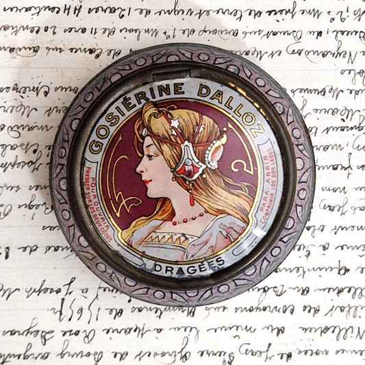 Rare antique "Gosiérine Dalloz" box, violet hue