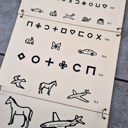 Ancienne échelle optométrique illustrée pour enfants et illettrés