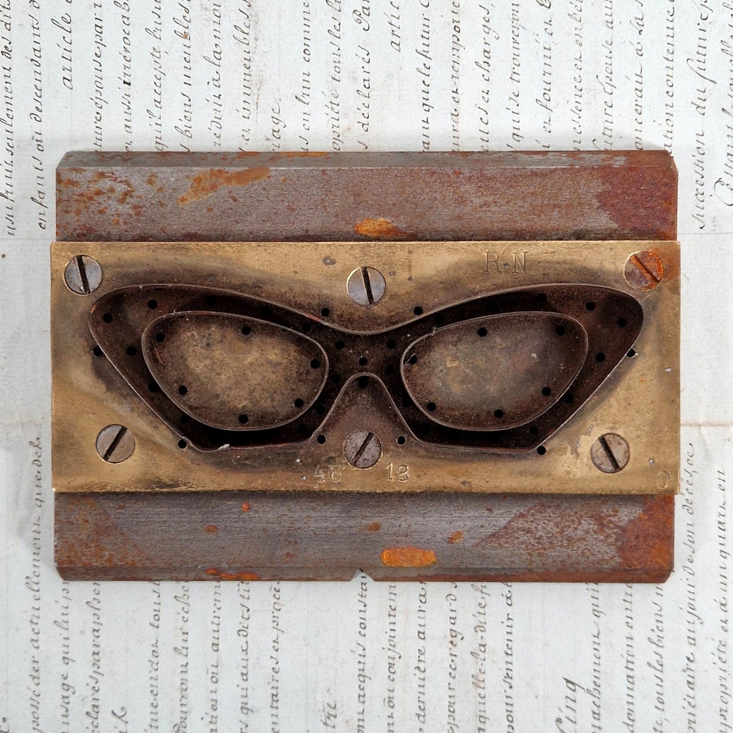 Moule industriel ancien « Monture de lunettes »