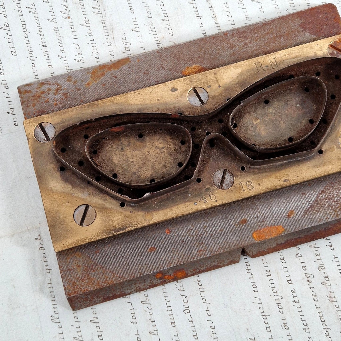 Moule industriel ancien « Monture de lunettes »