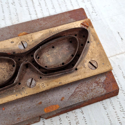 Moule industriel ancien « Monture de lunettes »