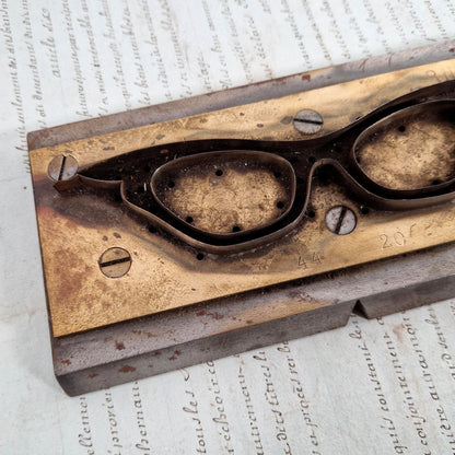 Ancien moule industriel pour « Monture de lunettes »