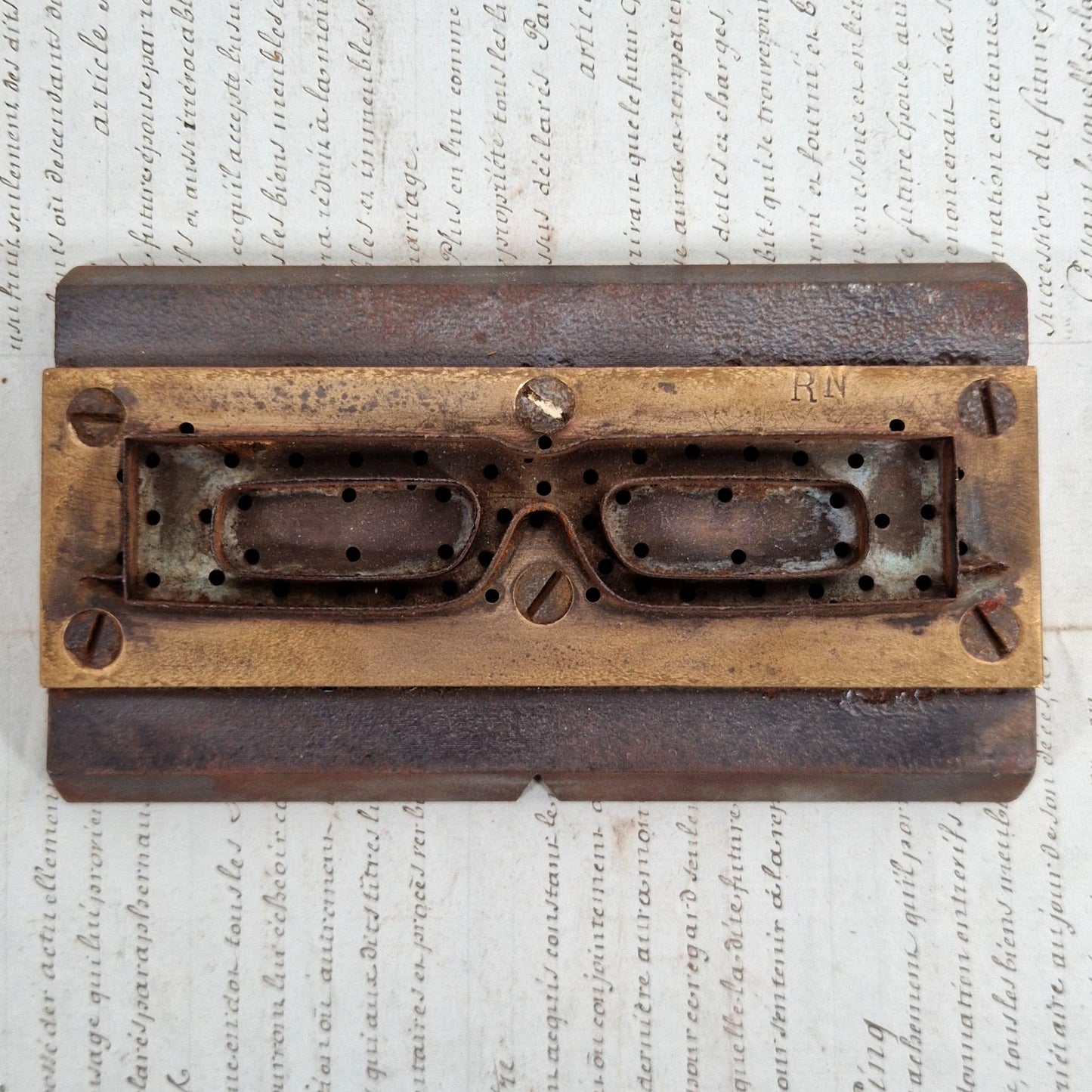 Moule ancien de monture de lunettes