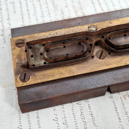 Moule ancien de monture de lunettes
