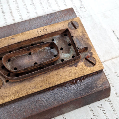 Moule ancien de monture de lunettes