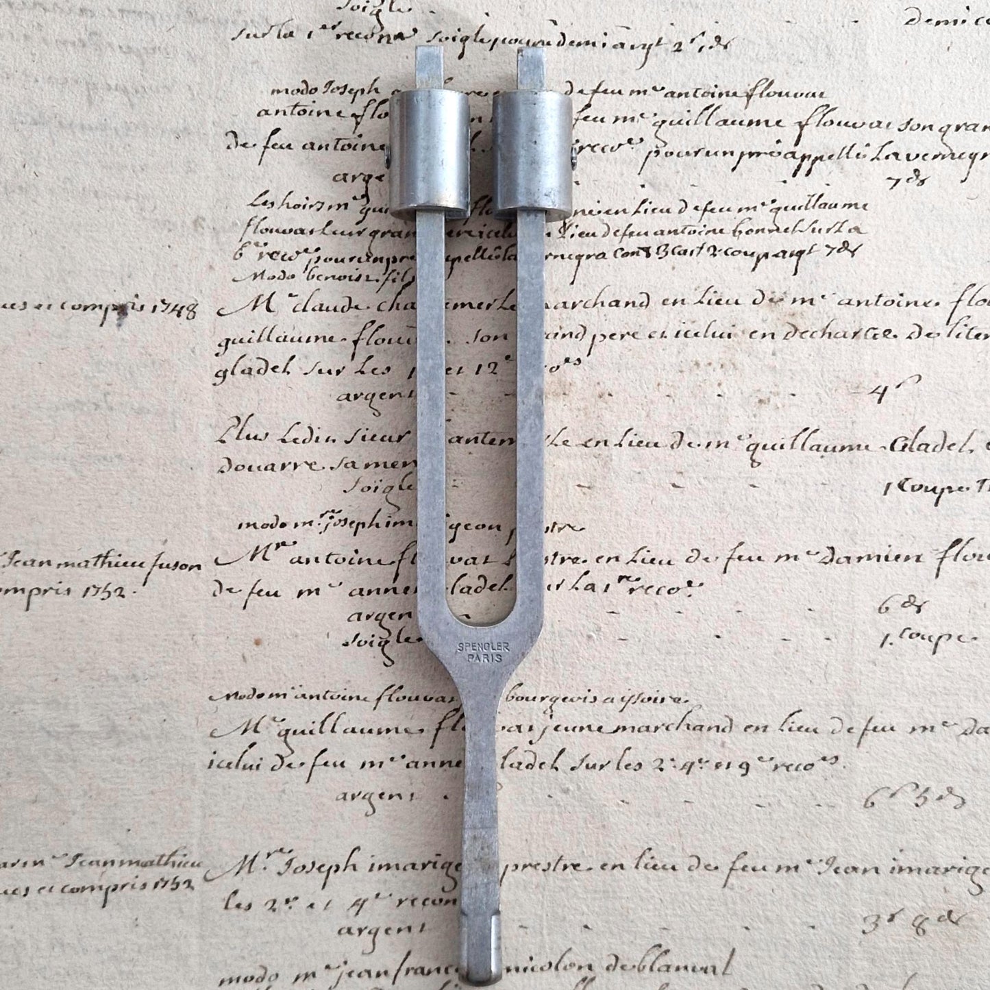 Diapason médical ancien « Spengler Paris 256 VD »
