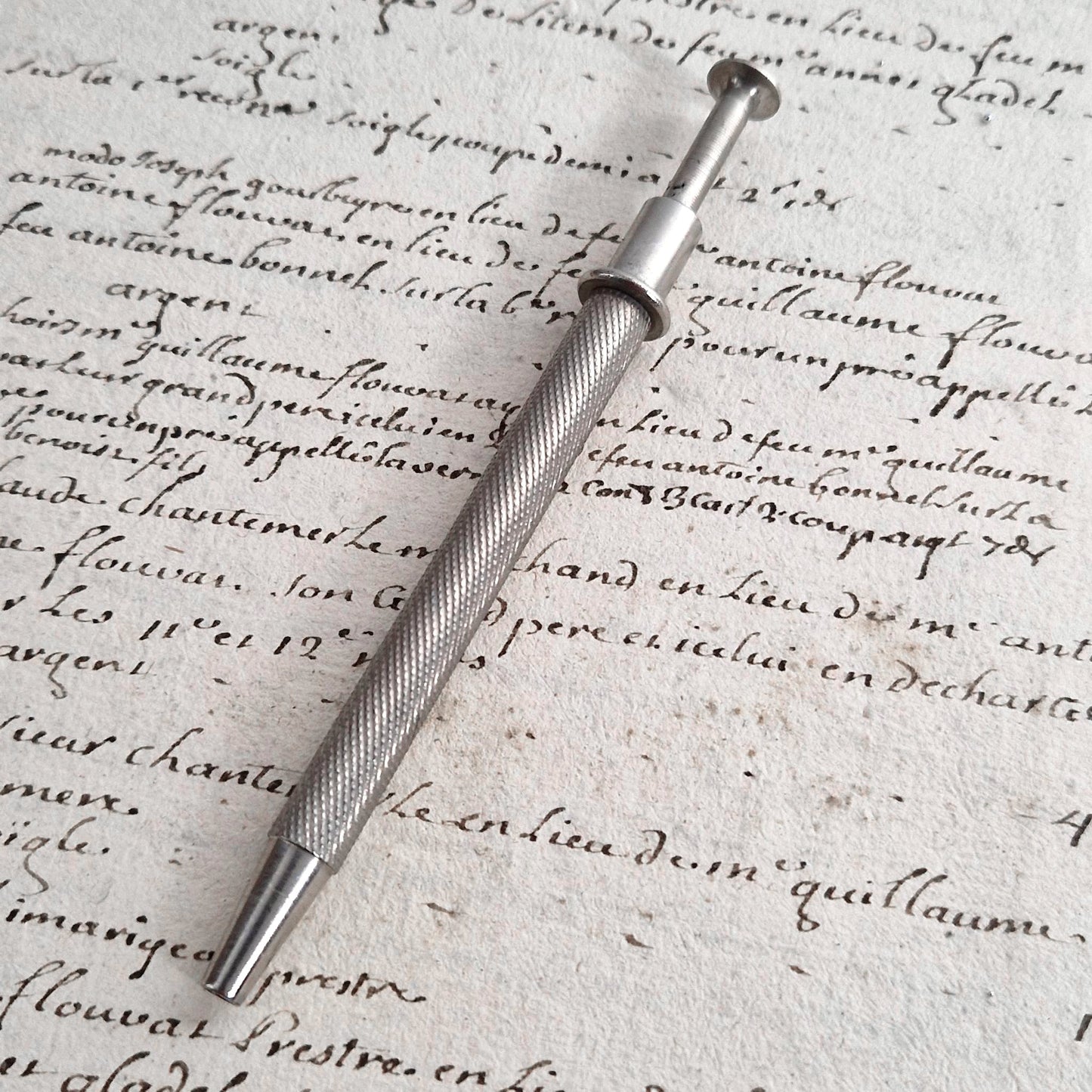 Ancienne « Pince à griffes » médicale