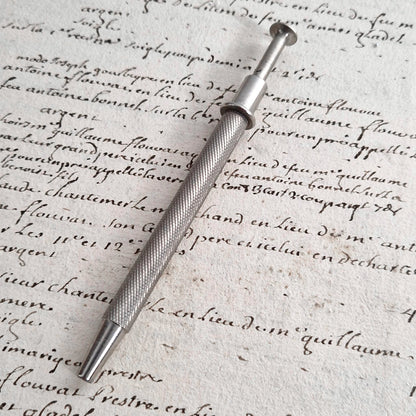 Ancienne « Pince à griffes » médicale