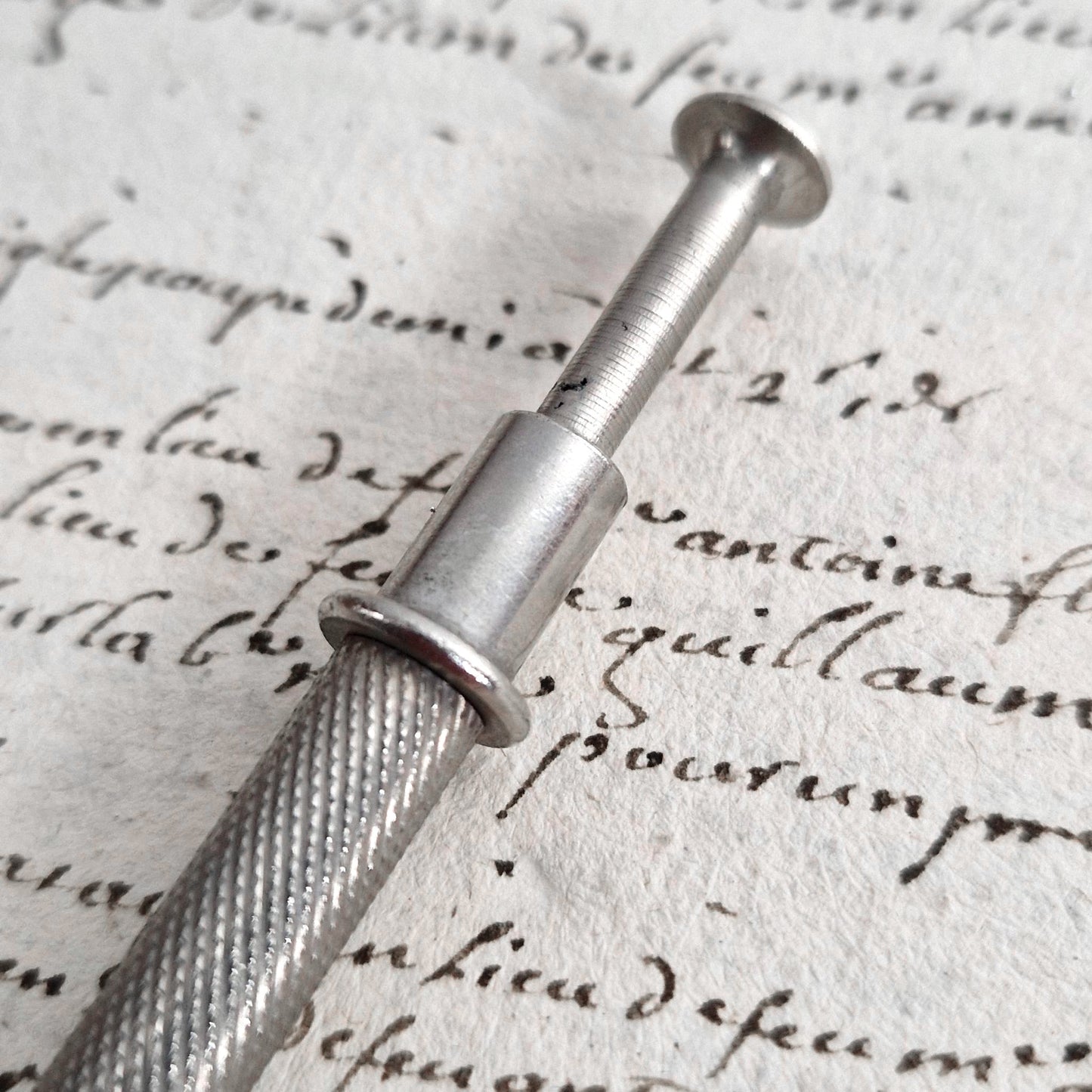Ancienne « Pince à griffes » médicale