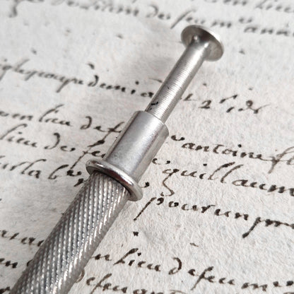 Ancienne « Pince à griffes » médicale