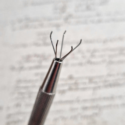 Ancienne « Pince à griffes » médicale