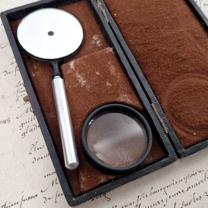 Instrument optique ancien de test visuel (sténopé)
