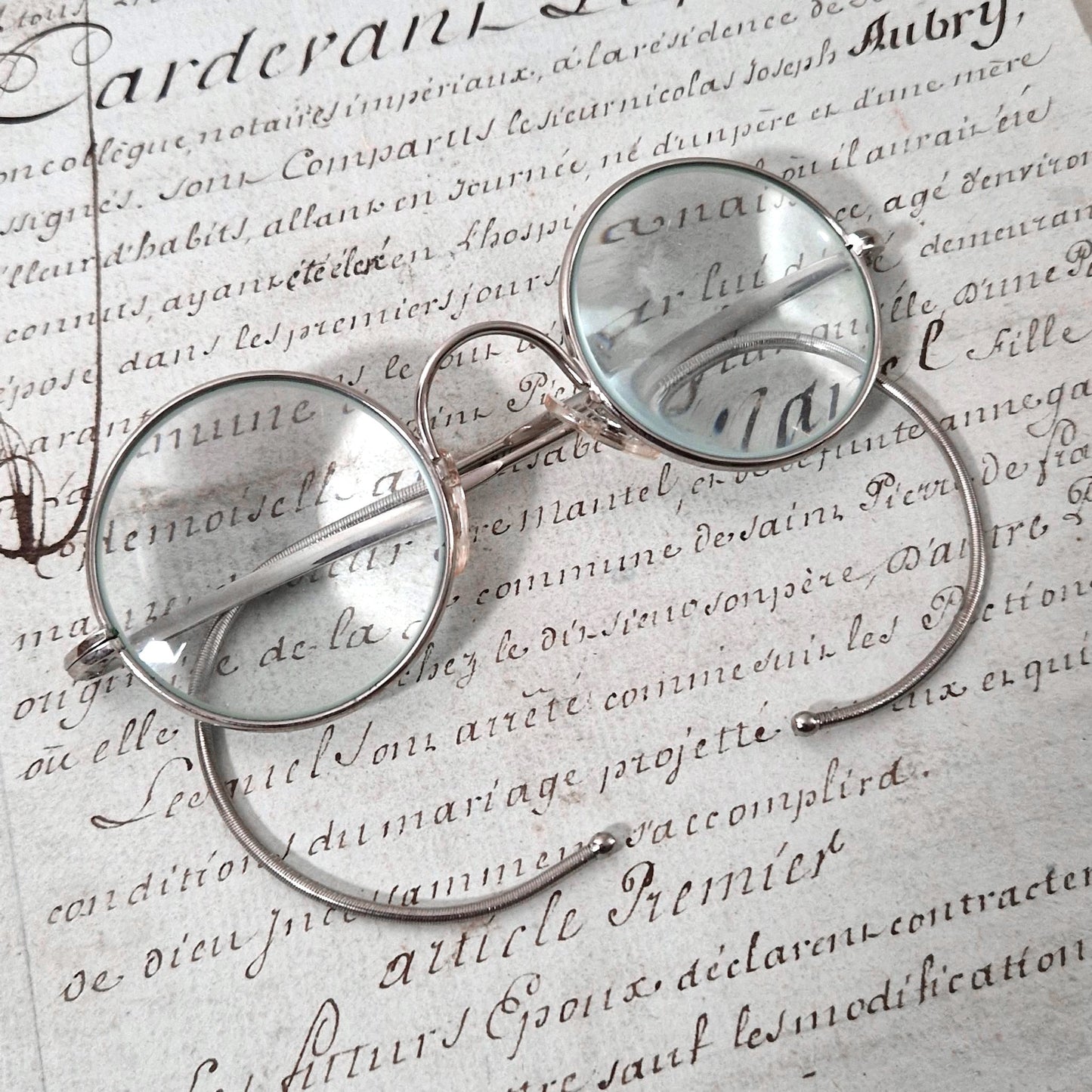 Lunettes anciennes à branches flexibles