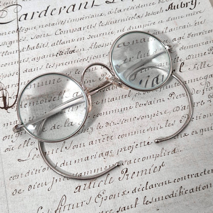 Lunettes anciennes à branches flexibles