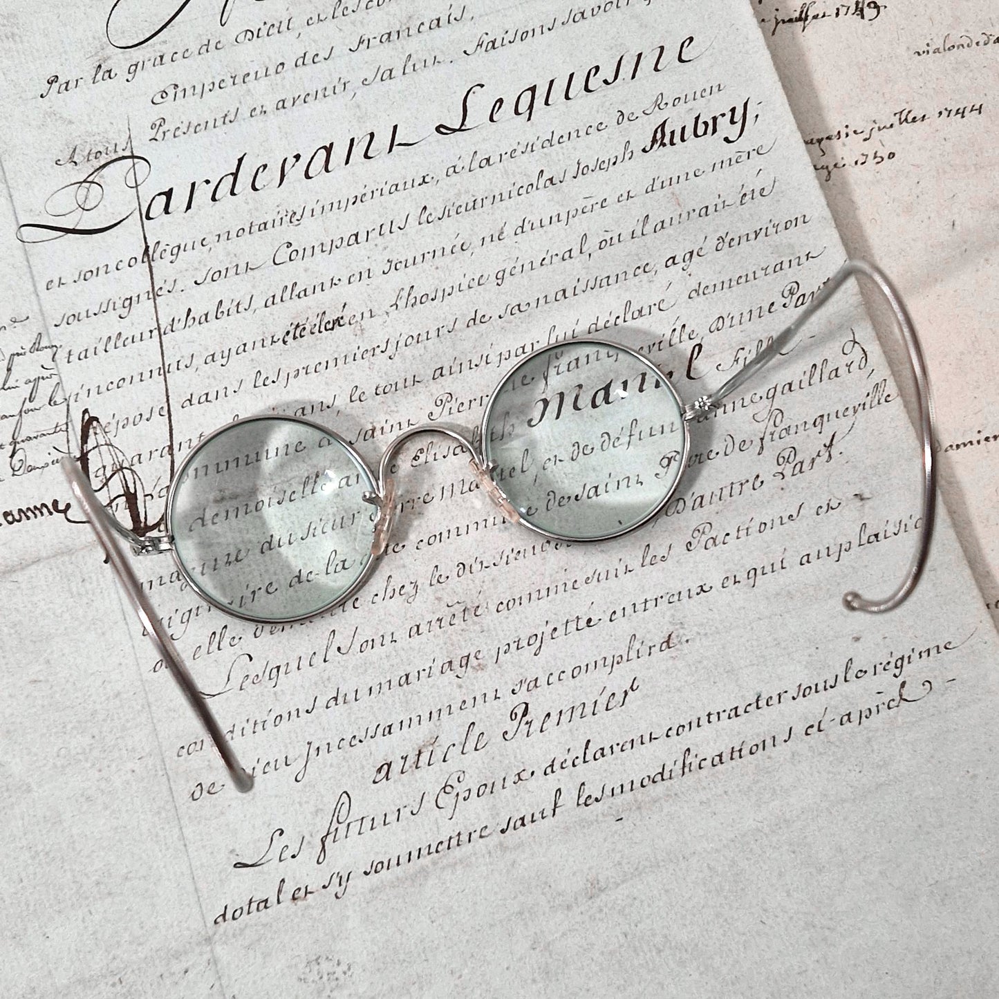Lunettes anciennes à branches flexibles