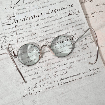 Lunettes anciennes à branches flexibles