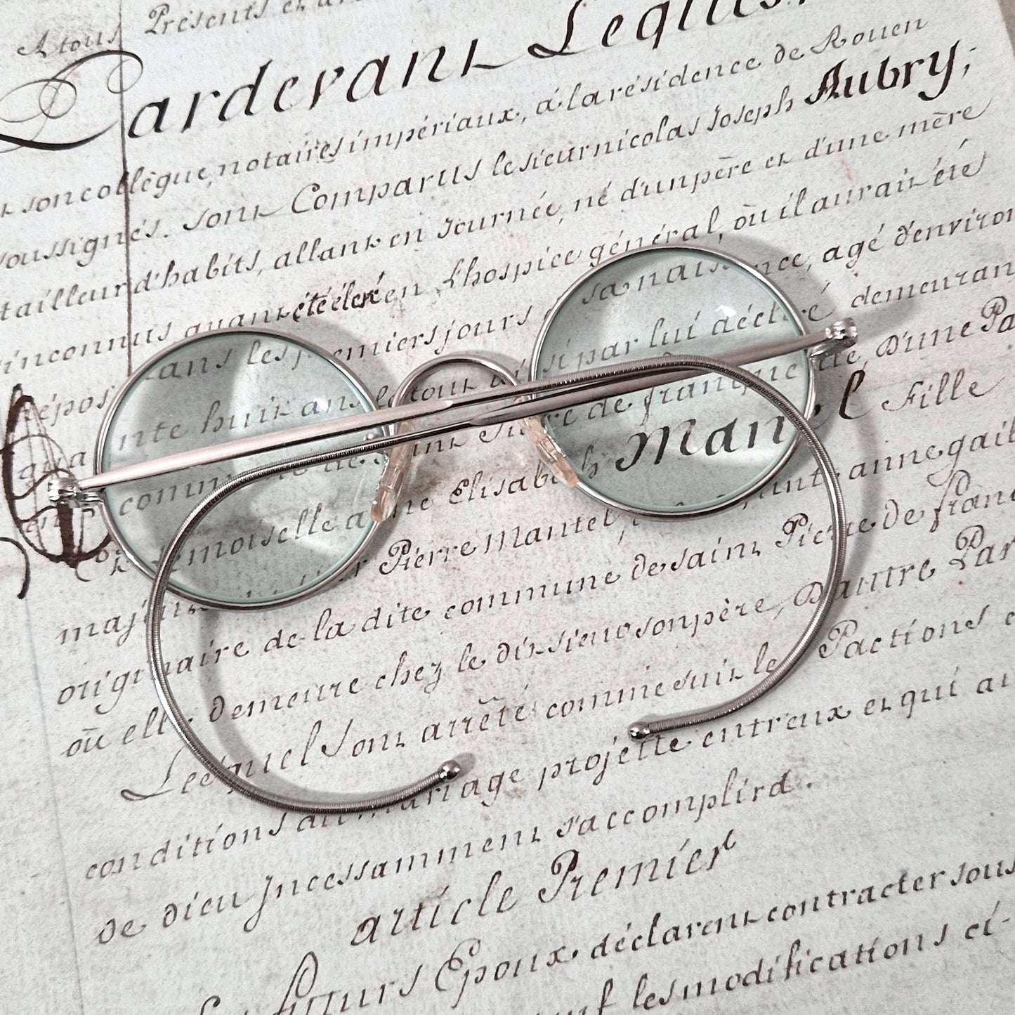 Lunettes anciennes à branches flexibles
