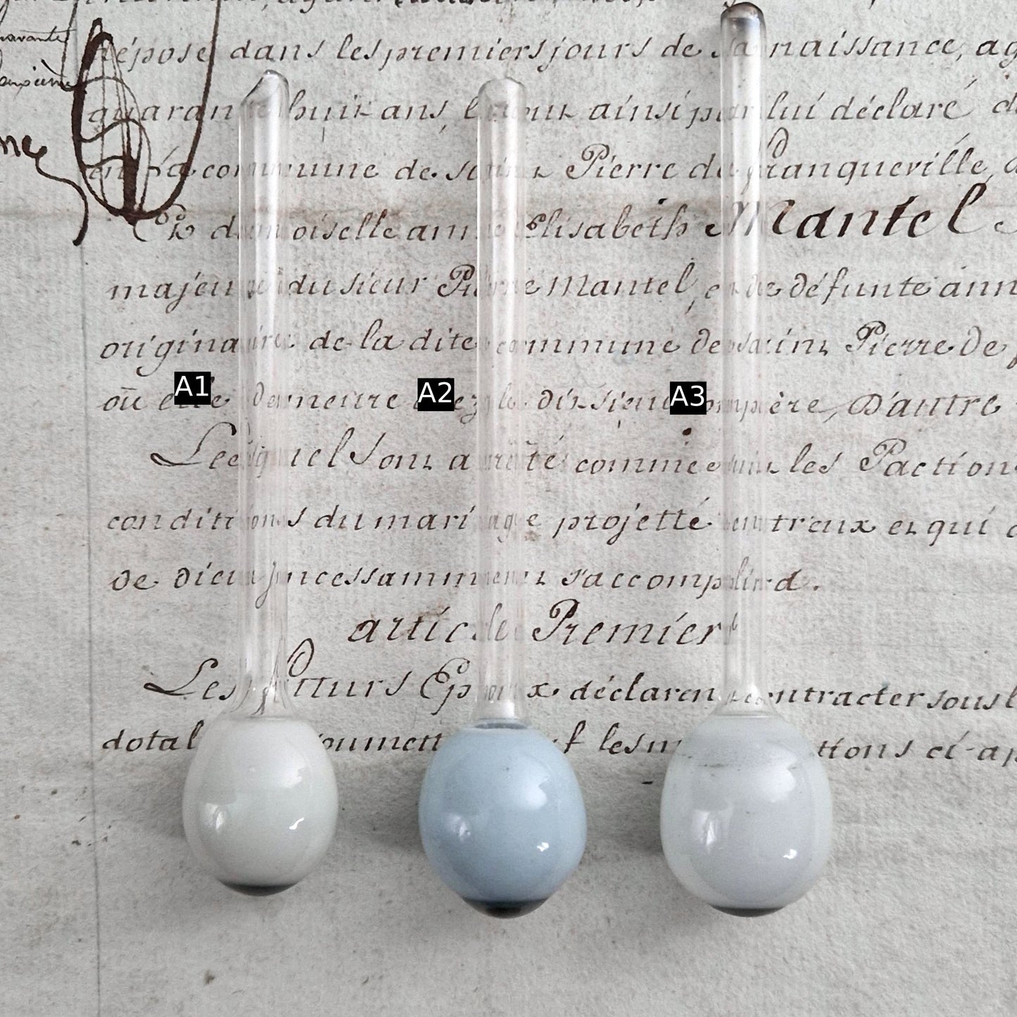 Rare ébauche de prothèse oculaire en verre soufflé, Vers 1900
