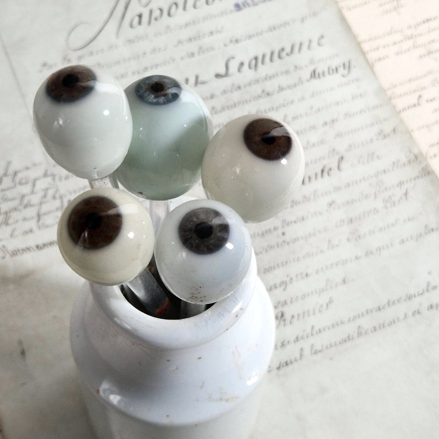 Collection de 5 ébauches de prothèses oculaires, vers 1900