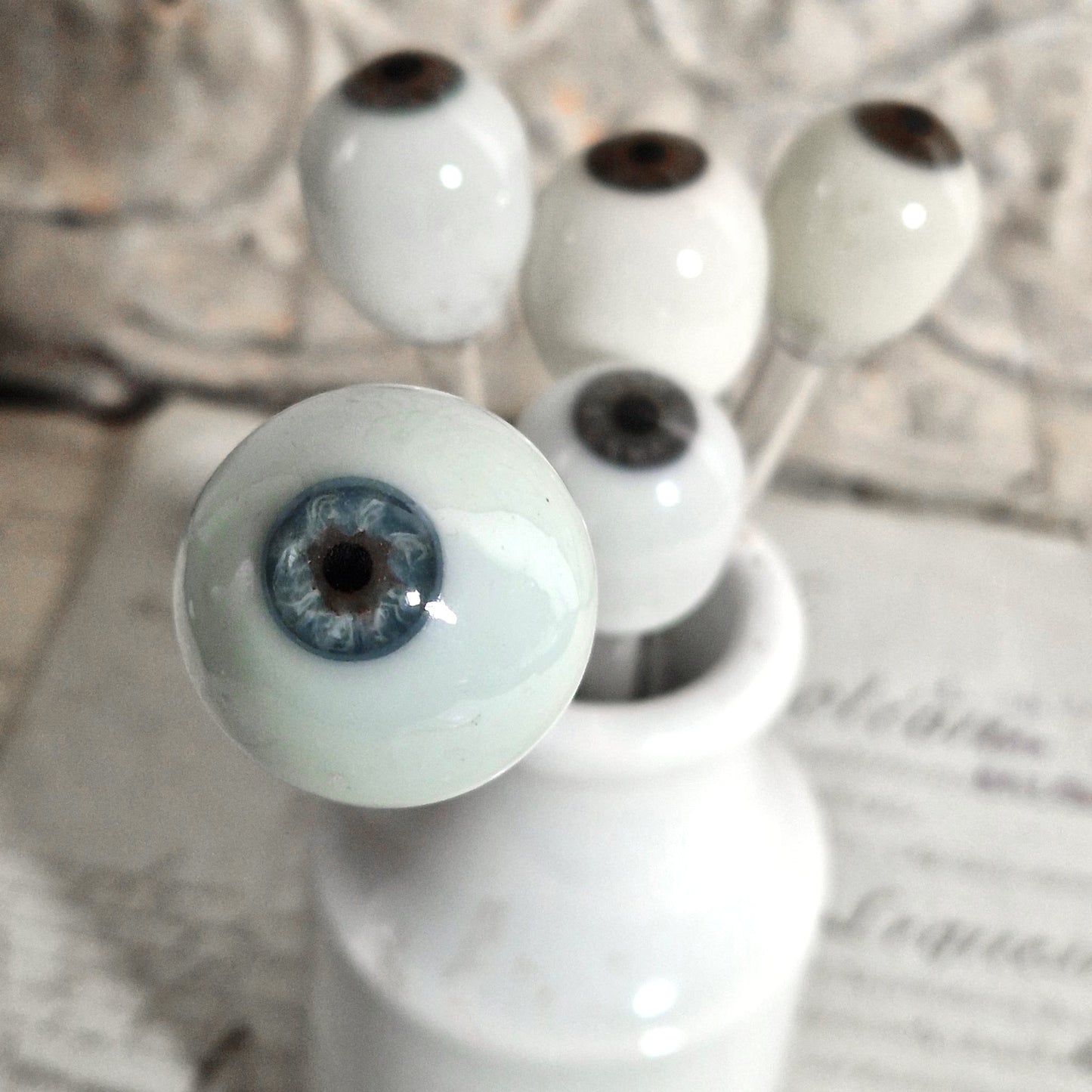 Collection de 5 ébauches de prothèses oculaires, vers 1900