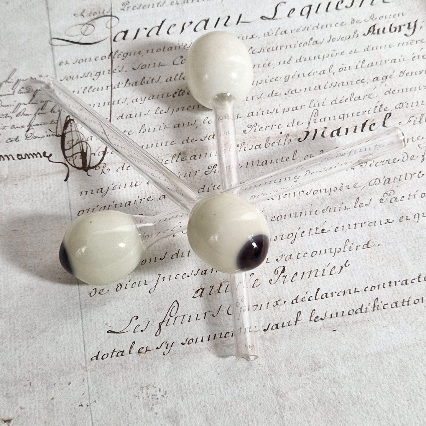 Ancienne ébauche de prothèse oculaire en verre soufflé