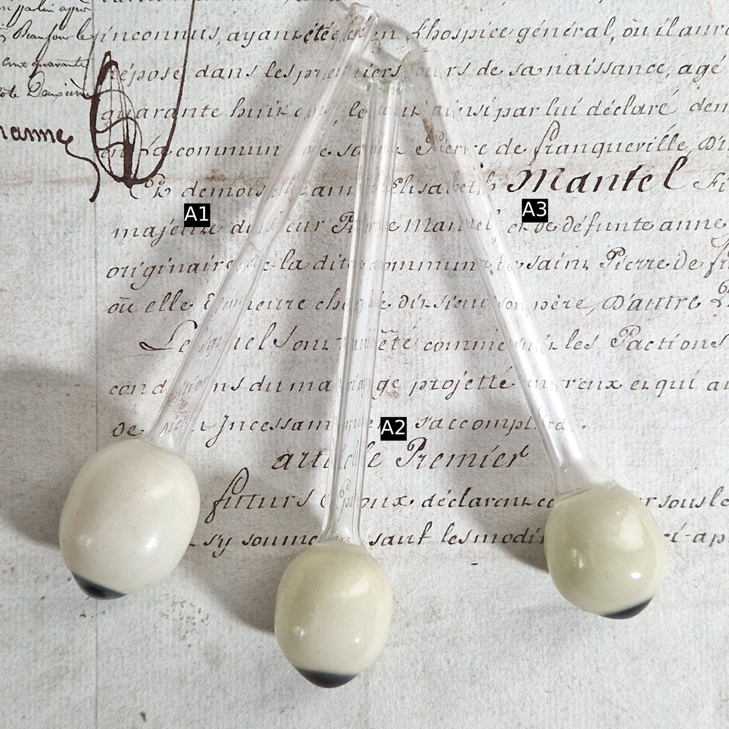 Ancienne ébauche de prothèse oculaire en verre soufflé