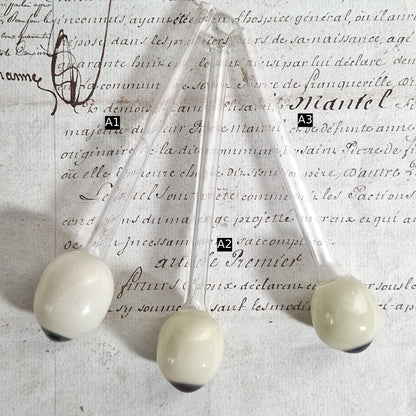 Ancienne ébauche de prothèse oculaire en verre soufflé