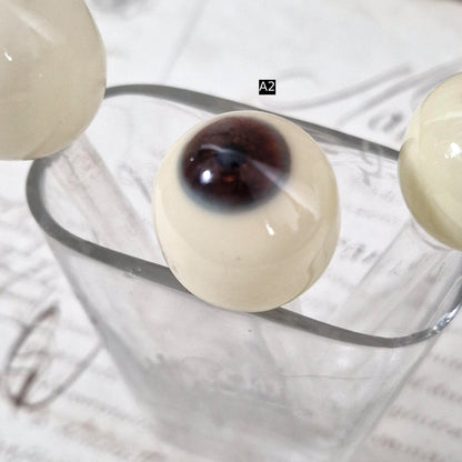 Ancienne ébauche de prothèse oculaire en verre soufflé