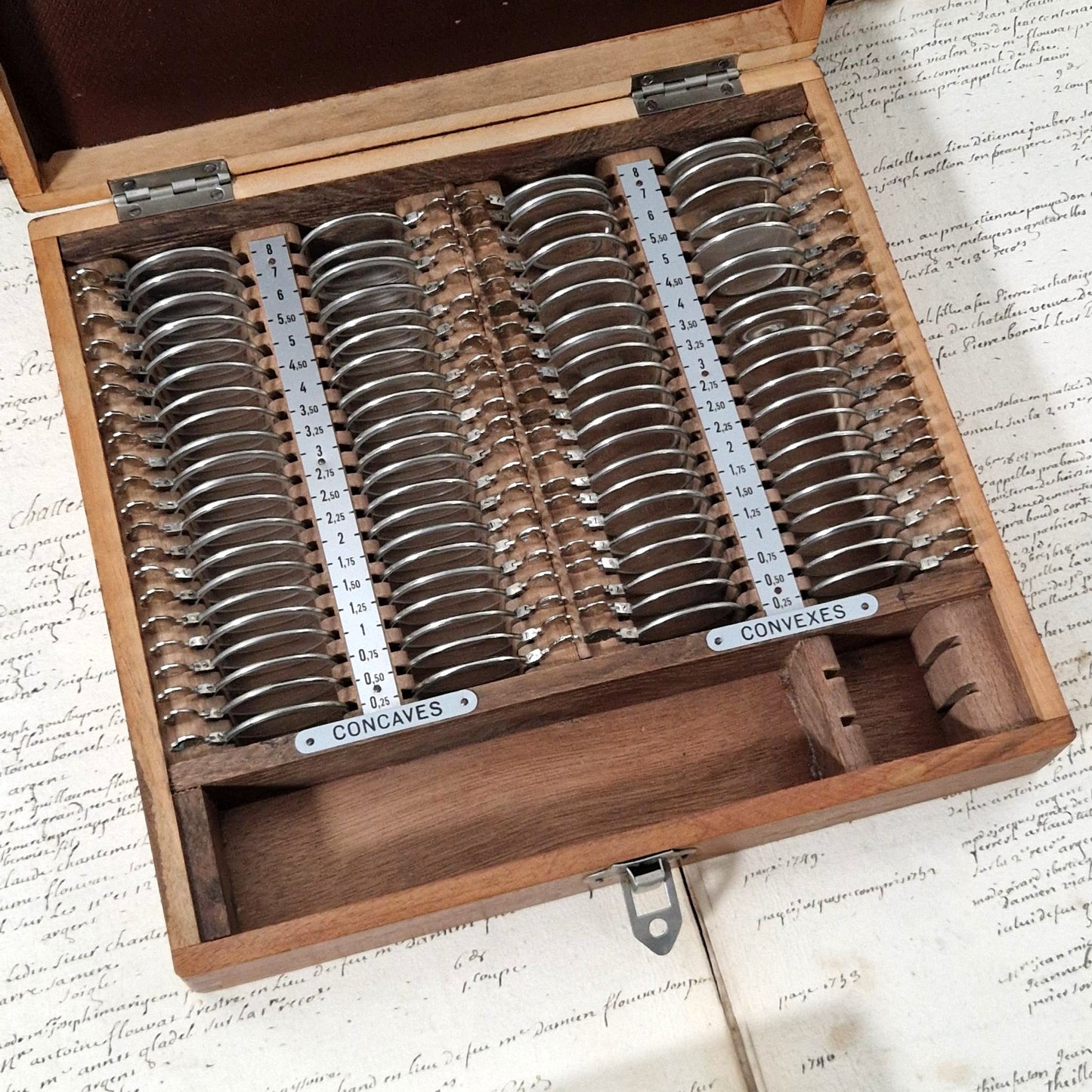 Coffret ancien d’essai optique « Verres d’opticien »