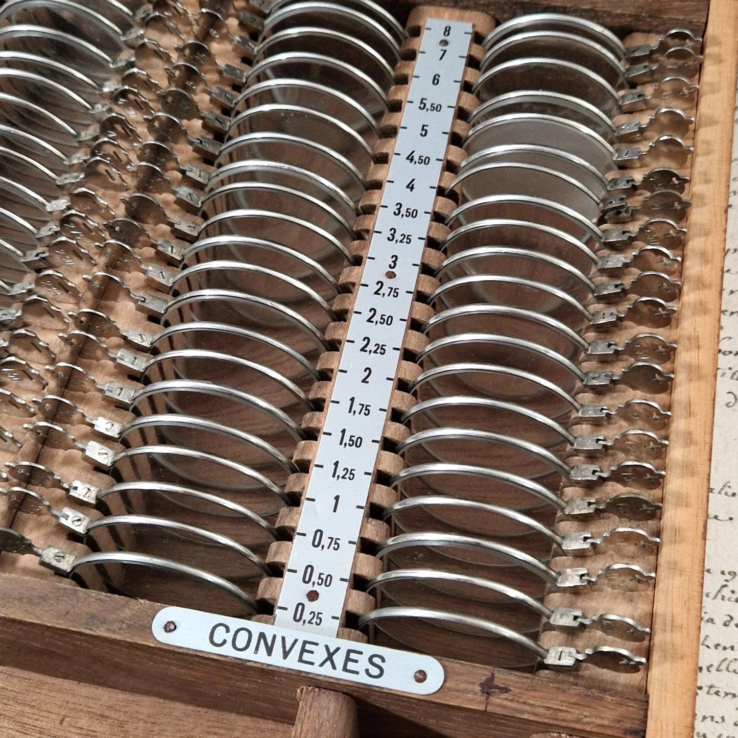 Coffret ancien d’essai optique « Verres d’opticien »