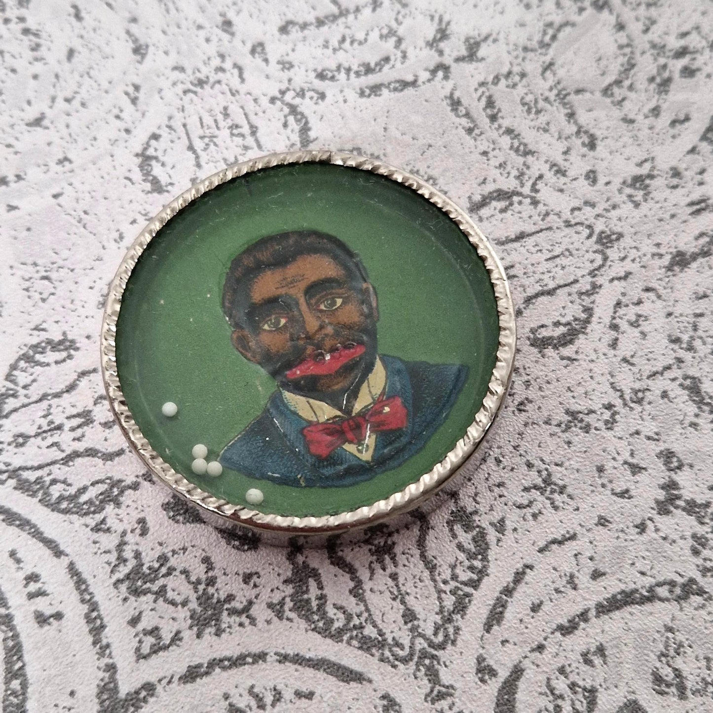 Jeu ancien « Portrait au nœud rouge », vers 1900