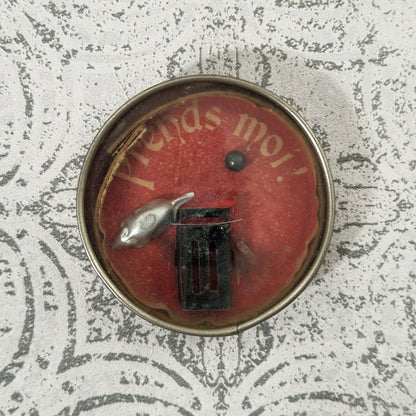 "Pick Me!" Mouse Puzzle - Circa 1900