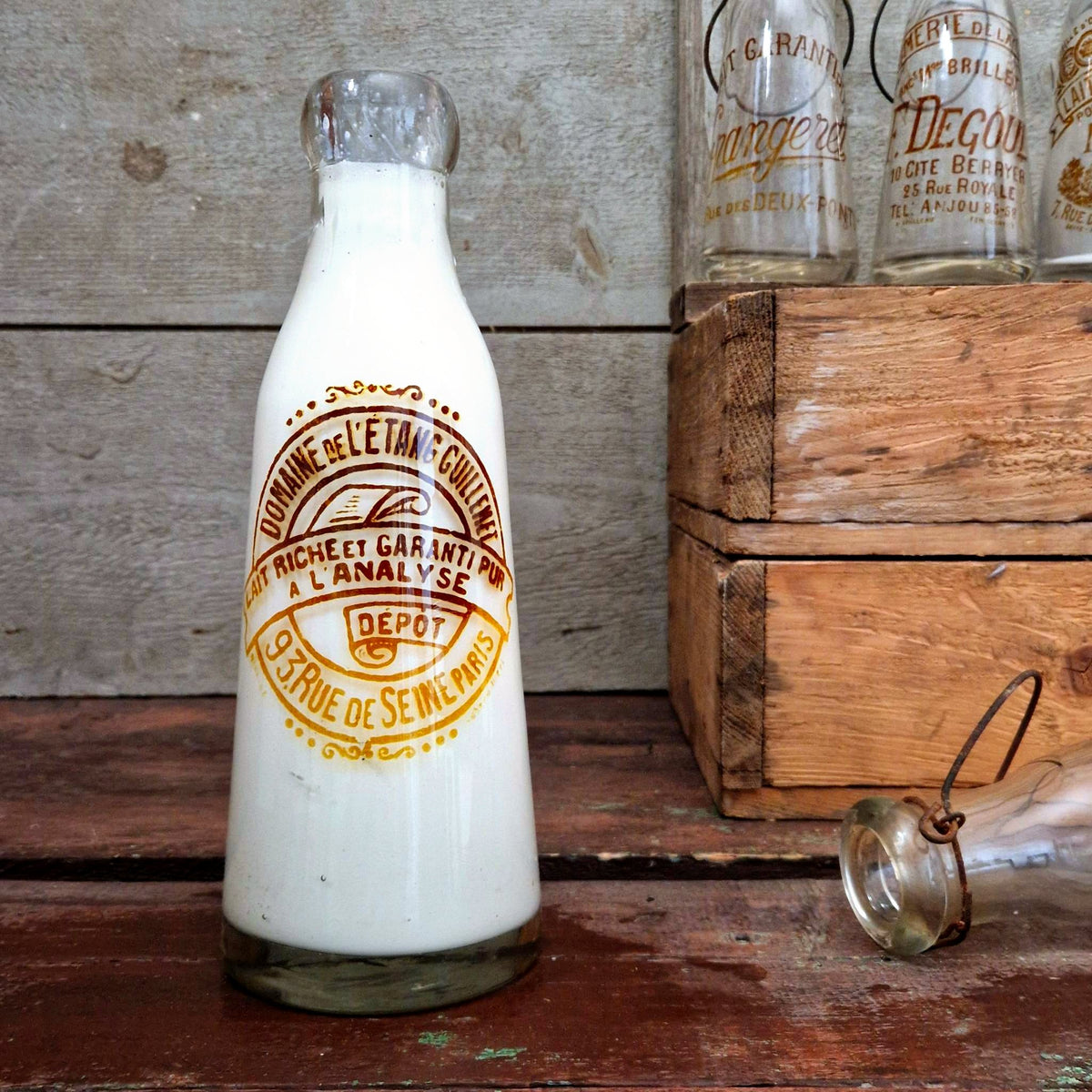 Milk bottle, "Domaine de l'Étang Guillemet", Paris