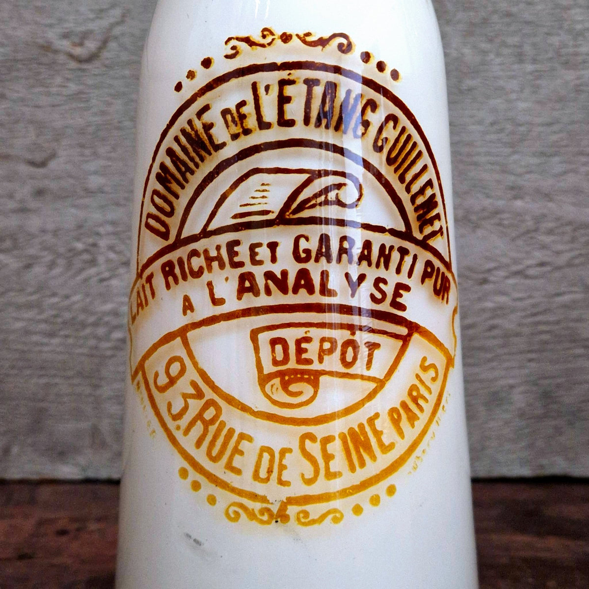 Milk bottle, "Domaine de l'Étang Guillemet", Paris