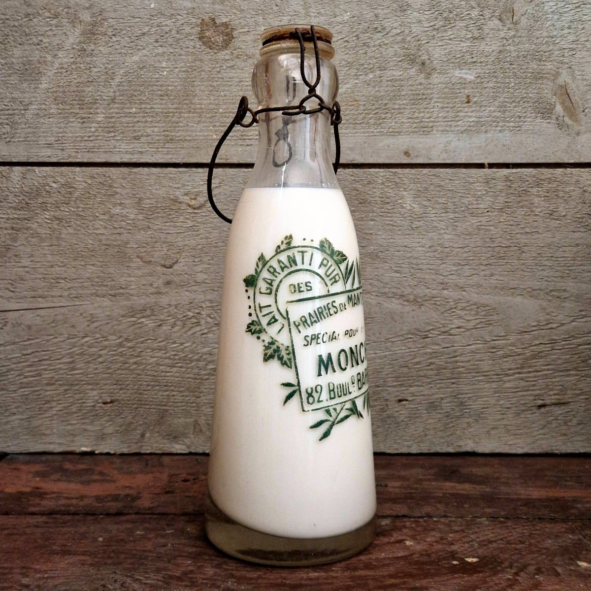 Bouteille de lait « Monchau » Barbès, Paris
