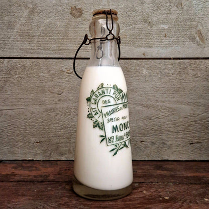 Bouteille de lait « Monchau » Barbès, Paris