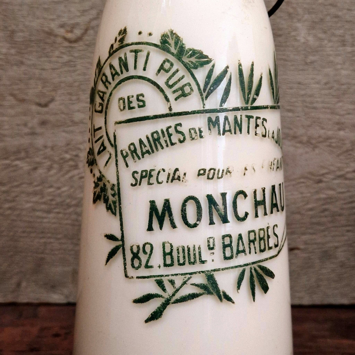 Bouteille de lait « Monchau » Barbès, Paris