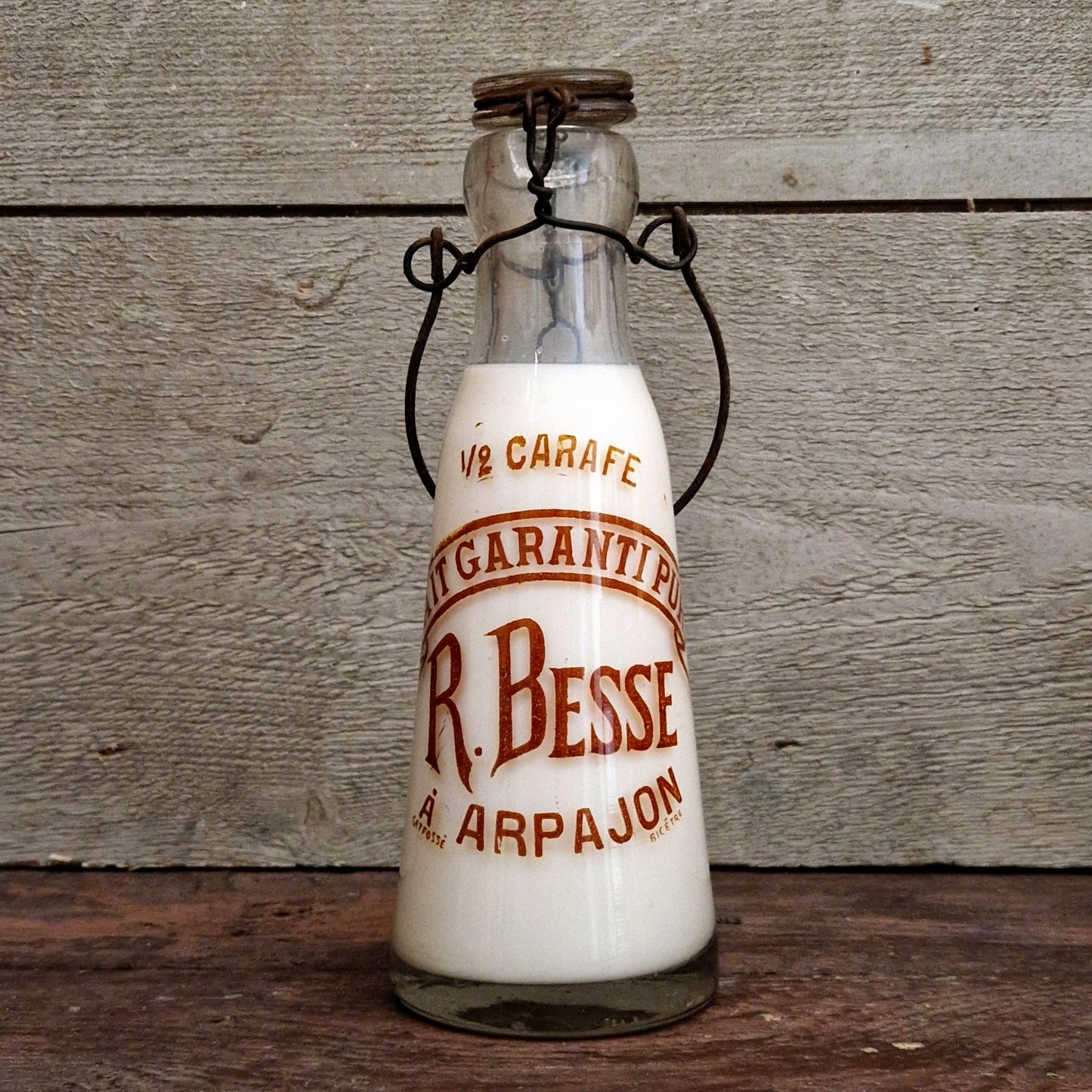 Bouteille de lait ancienne « R. Besse », Arpajon