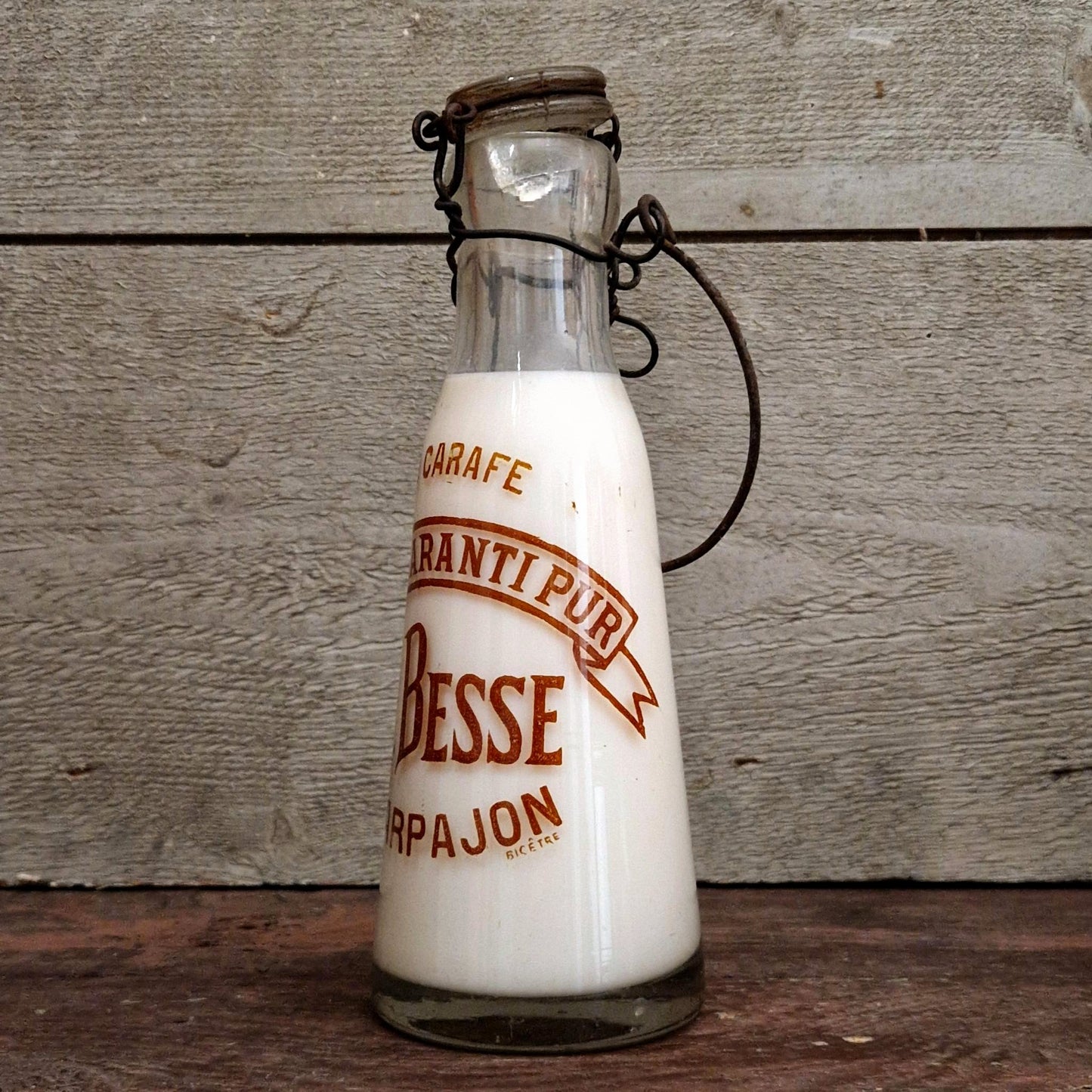 Bouteille de lait ancienne « R. Besse », Arpajon
