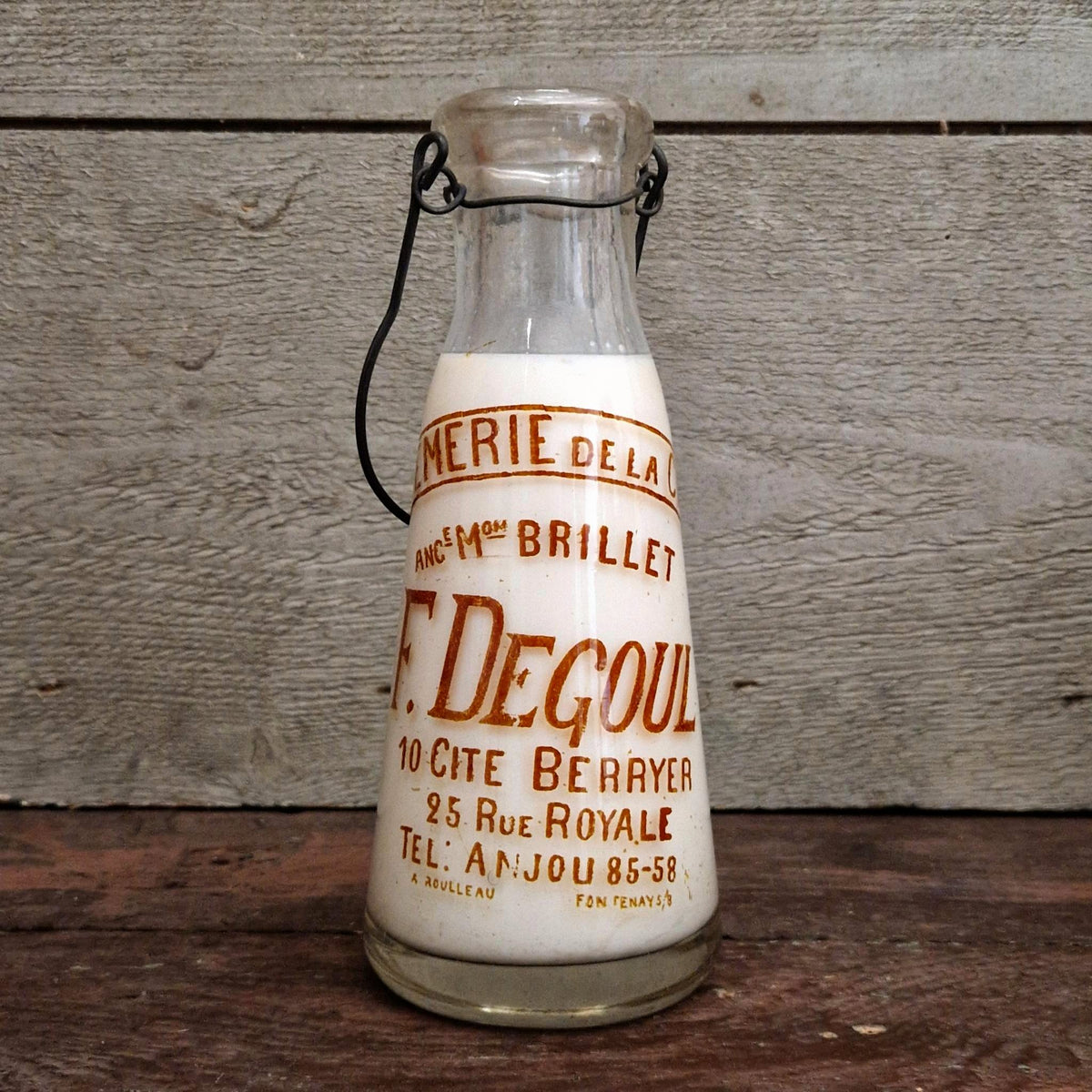 Bouteille de lait « F. Degoul, Crèmerie de la Cité » Paris