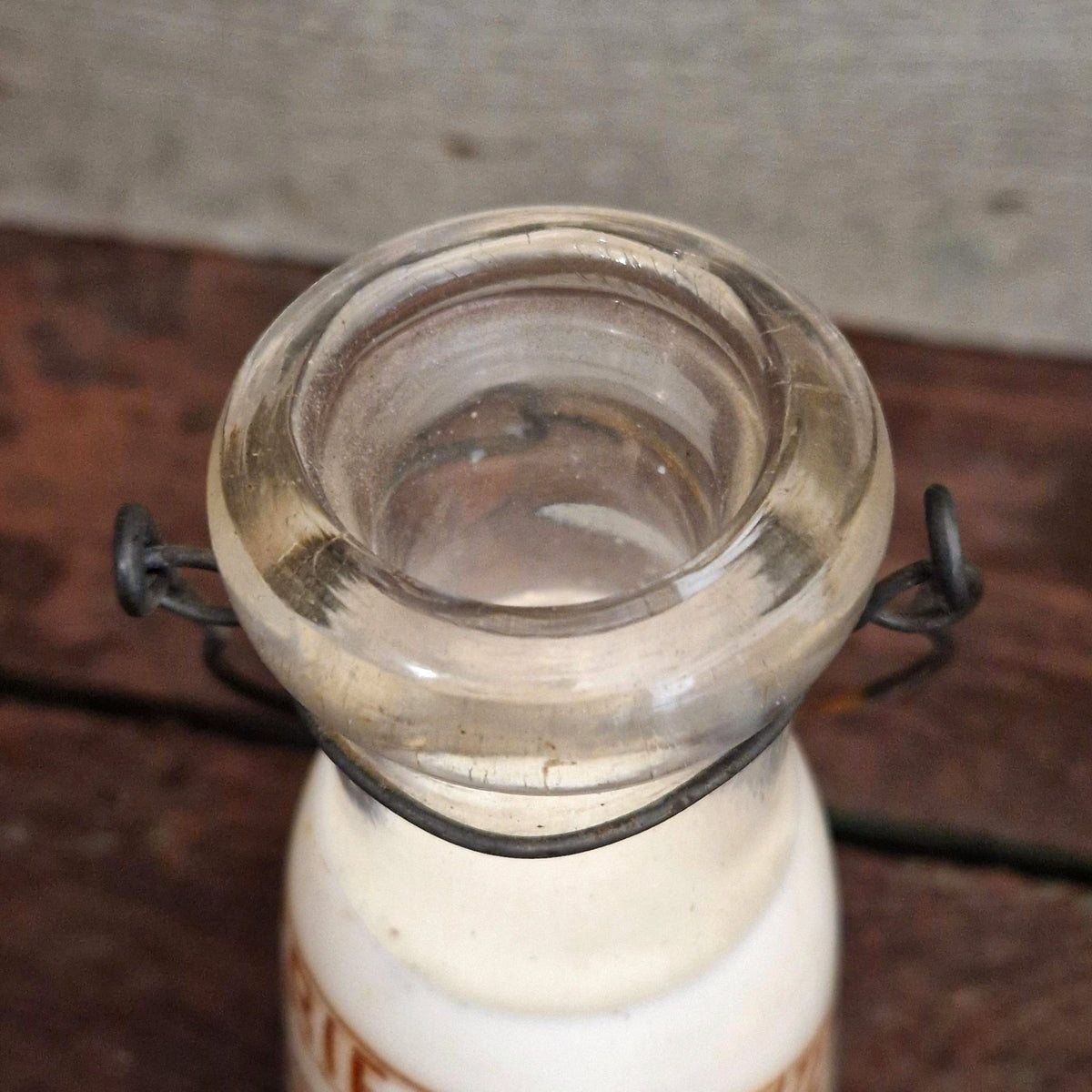 Bouteille de lait « F. Degoul, Crèmerie de la Cité » Paris