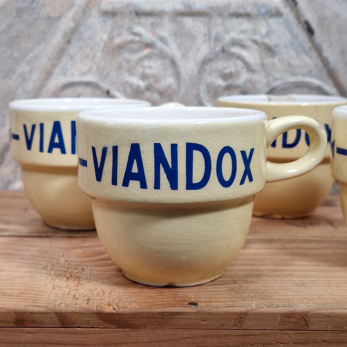 Set of 4 "VIANDOX" ceramic mugs