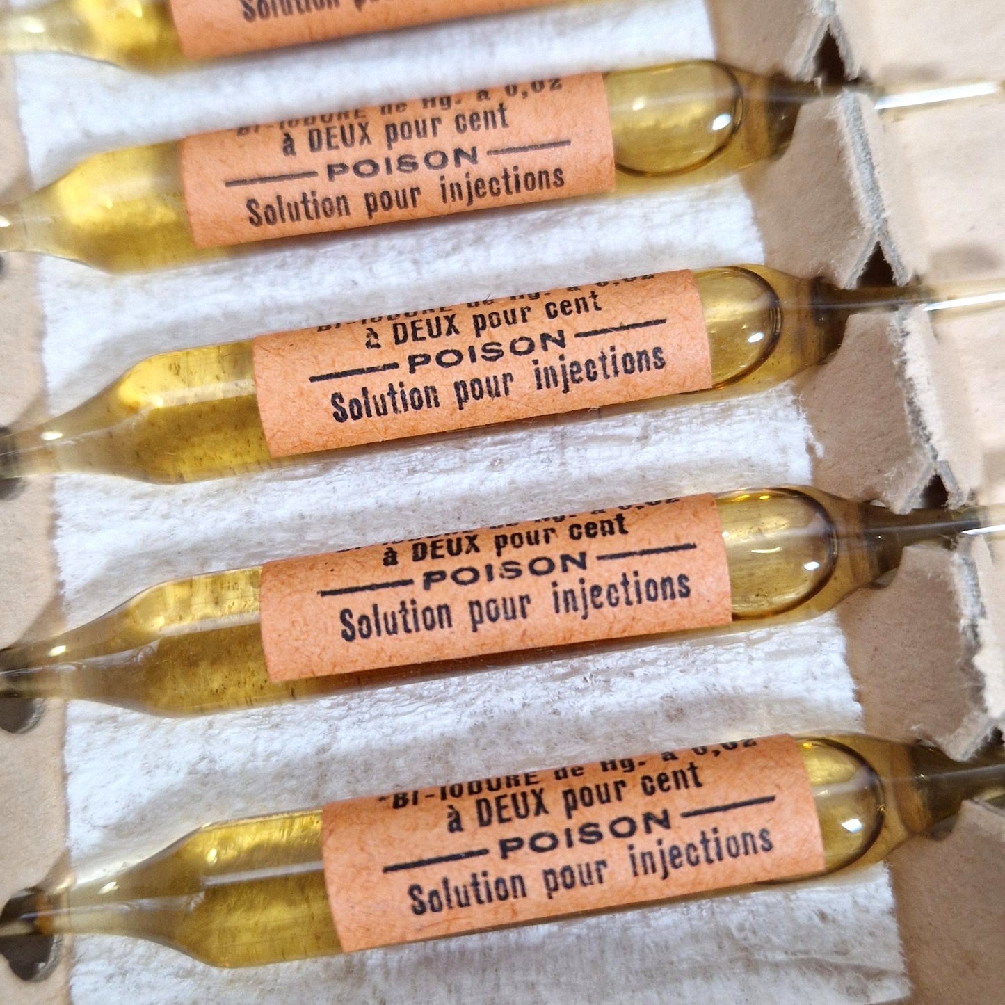 Rare boite complète « Ampoules Bi-Iodure de Hg - POISON »