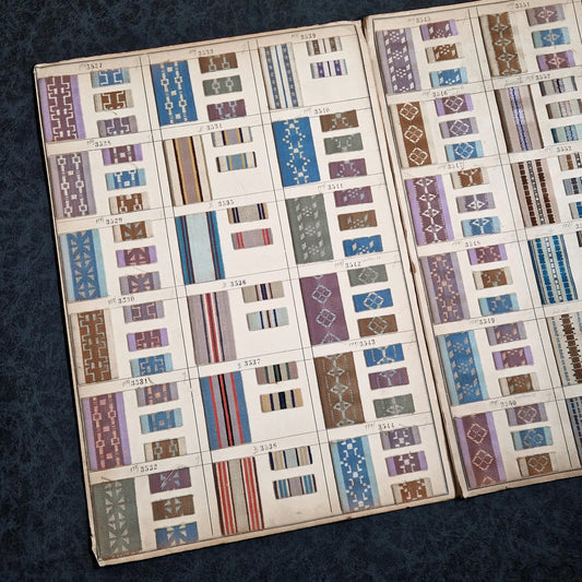 Ancien nuancier textile - 4 pages, motifs géométriques