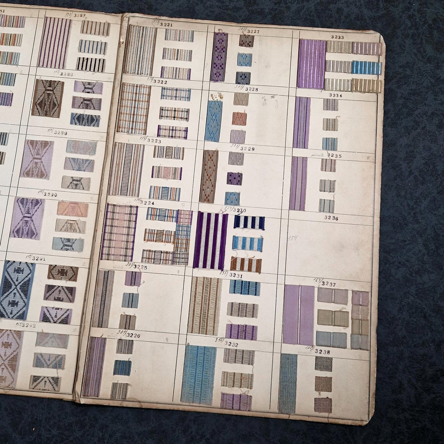 Échantillonnier textile dépliant - 4 pages ~280 modèles